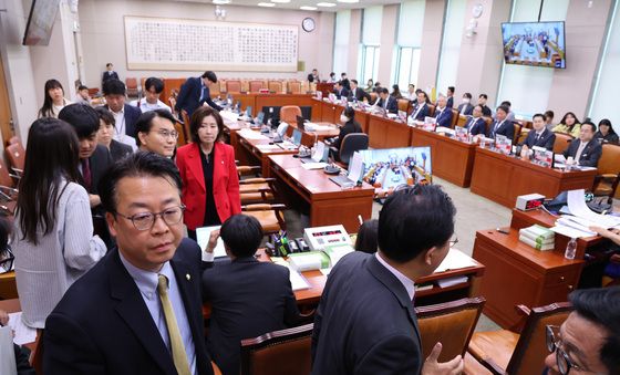 조작기소 국조특위 퇴장하는 국민의힘