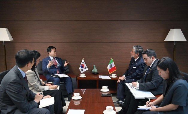 주한멕시코대사 면담하는 여한구 통상교섭본부장
