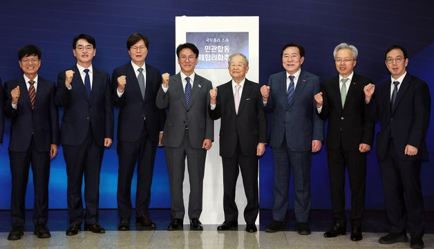 민관 합동 규제합리화추진단 현판식 참석한 김민석 총리