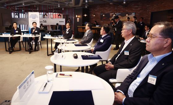 벤처투자 활성화 업무협약식 참석한 5대 금융지주 회장들