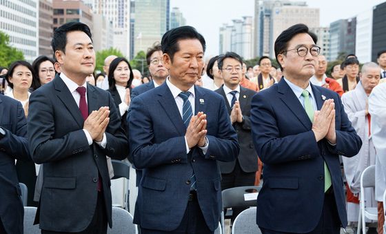 우원식 국회의장과 여야 대표, 부처님오신날 봉축점등식