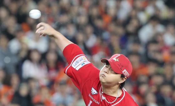 6회말 마운드 오른 김민