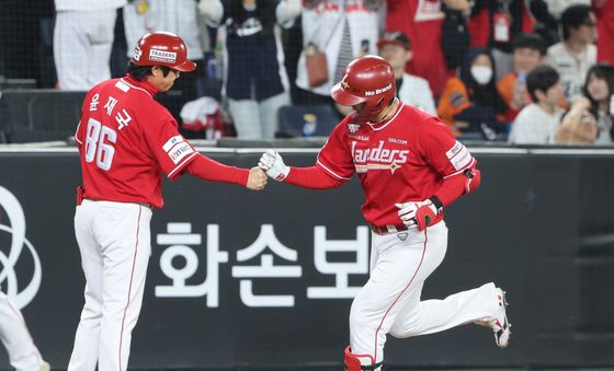 최정 3점 홈런 쐐기포