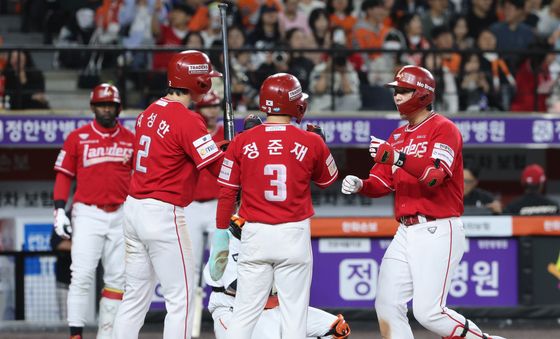 최정 승리의 3점 쐐기포