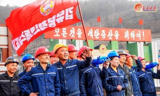 北 "청년들 속 혁명열·애국열 고조"…2.8 직동청년탄광 조명