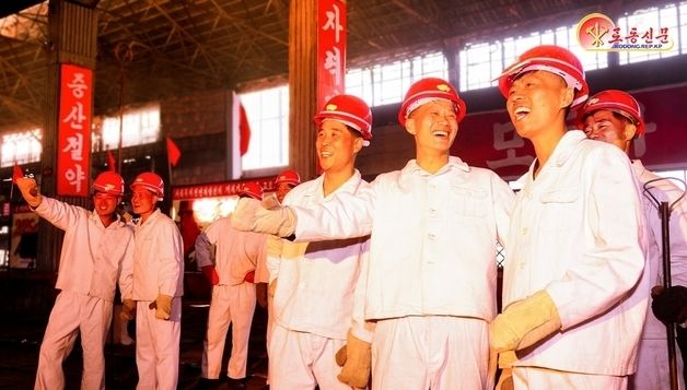 北 "청년들 속 혁명열·애국열 고조"…천리마제강련합기업소 조명