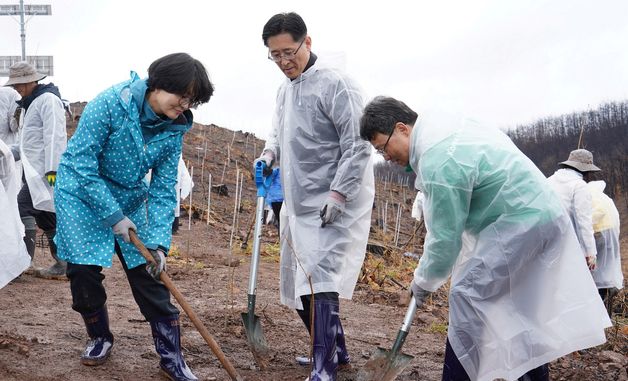 안동 산불피해지 복원 나선 박은식 산림청장