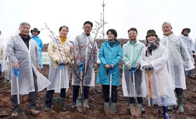 산불피해지 나무심기 행사