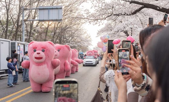 롯데홈쇼핑 벨리곰, 여의도 벚꽃길 카 퍼레이드
