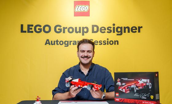 레고코리아, '페라리 F2004 슈마허' 세트 디자이너 방한 사인회