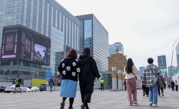 광화문·명동 전광판 6일부터 하루 2시간 단축…에너지 위기 대응