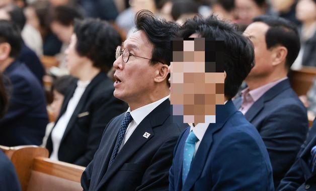 부활절 예배 참석한 김민석 총리