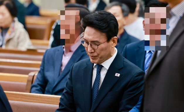 부활절 예배 참석한 김민석 총리