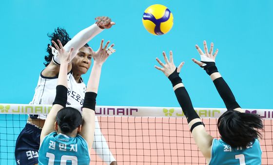 GS칼텍스 빈틈 뚫는 모마