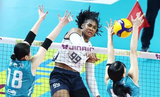 스파이크 하는 모마