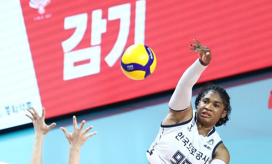 모마, 빈틈을 뚫어라