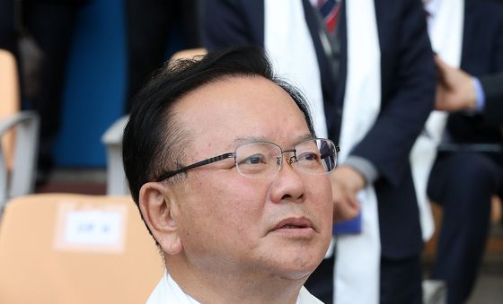 부활절 예배 찾은 김부겸