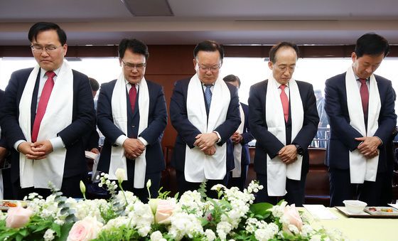 기도하는 대구시장 예비후보