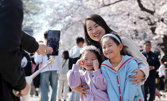 봄날 수줍은 미소