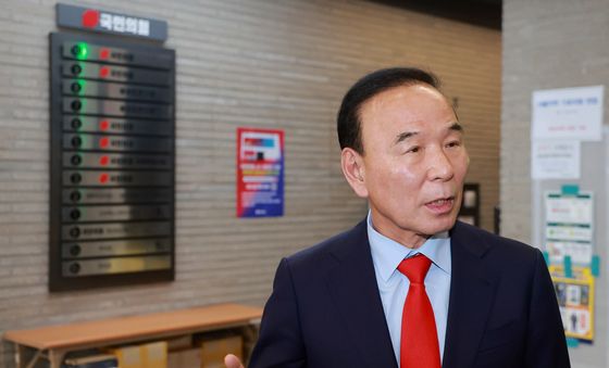 비공개 국민의힘 공천관리위원회의 들어서는 박덕흠 위원장