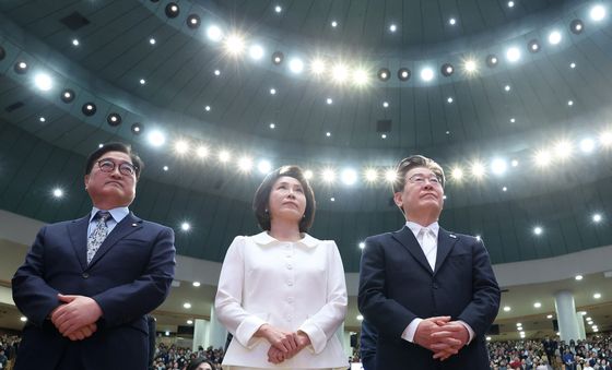 부활절 예배 드리는 李대통령 부부와 우원식 국회의장