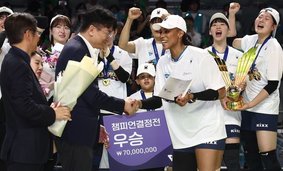 챔피언결정전 MVP 등극한 지젤 실바