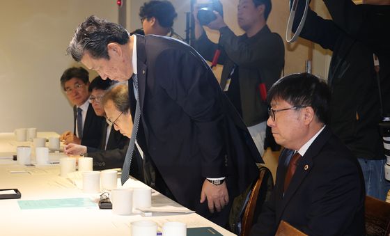 인사하는 이성규 병원협회장