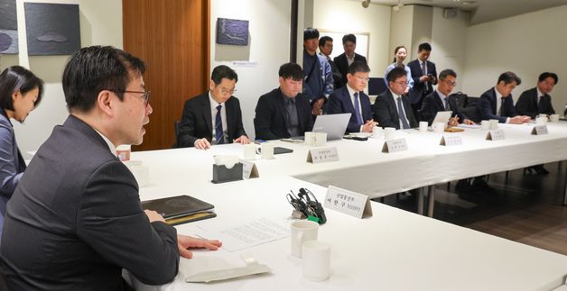 의약품 수출기업 임원들 만난 여한구 본부장