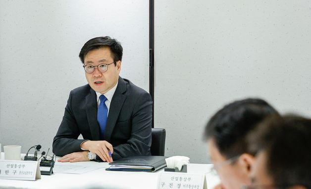 美 232조 관세, 의약품 업계 만난 여한구 본부장