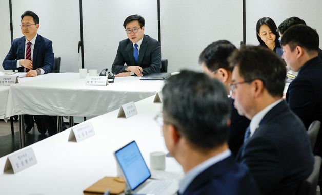 美 232조 관세 발표, 의약품 업계 만난 여한구 본부장