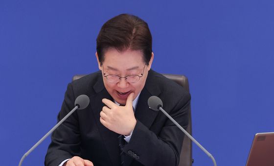 보고 받는 이재명 대통령