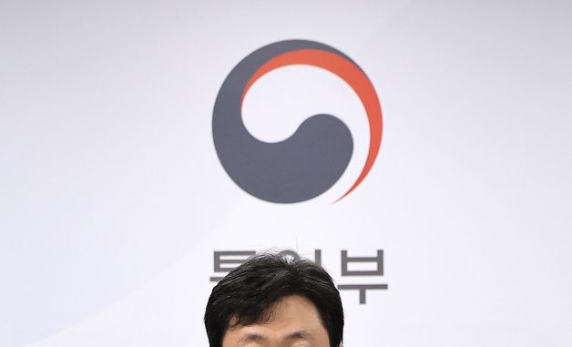 정례 브리핑하는 윤민호 통일부 대변인
