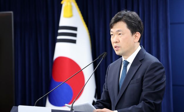 정례 브리핑하는 윤민호 통일부 대변인