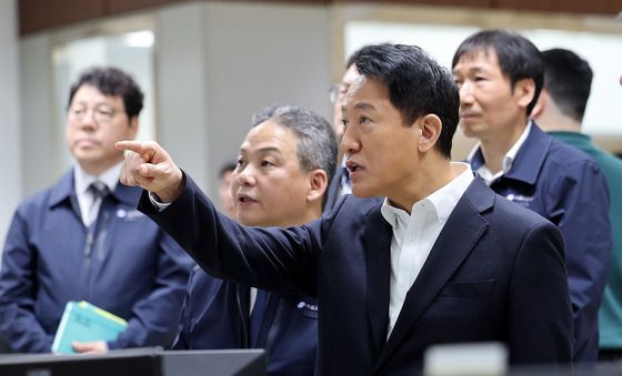 오세훈, '지하철 무선통신' 도입 현장 점검