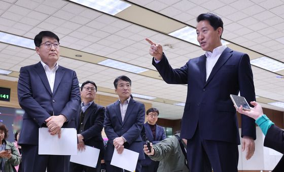 서울교통공사 제2관제센터 찾은 오세훈 서울시장