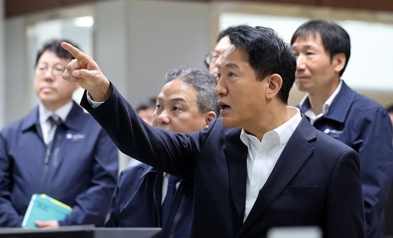 오세훈, 지하철 혼잡도 낮출 시스템 도입 점검