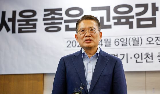 단일화 소감 밝히는 윤호상