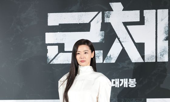 전지현, 좀비 영화로 11년 만에 스크린 외출