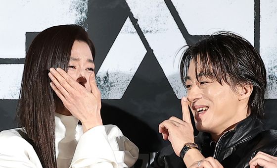 구교환 장난에 웃음 참는 정지현