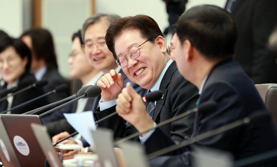 미소 짓는 이재명 대통령