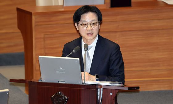 답변 이어가는 김정관 장관