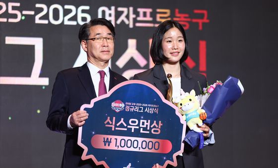 KB스타즈 송윤하, 식스우먼상 수상