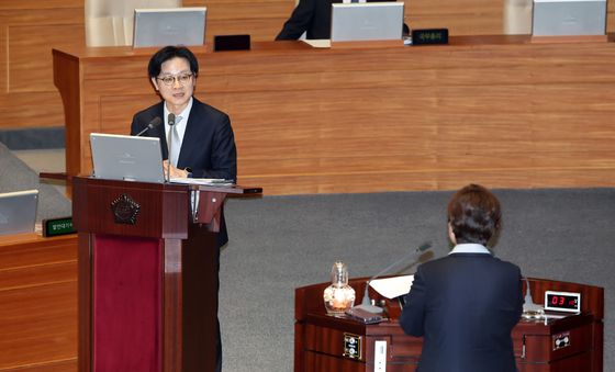 대정부 질문 답변하는 김정관 장관