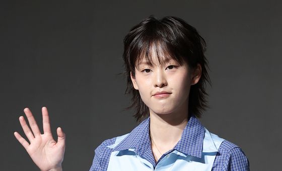 '21세기 대군부인' 이연, 빛나는 손 인사