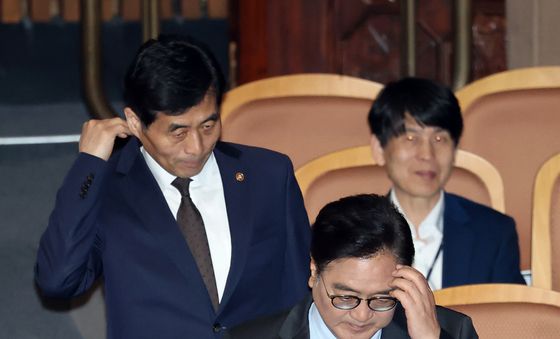 본회의 참석하는 우원식 국회의장