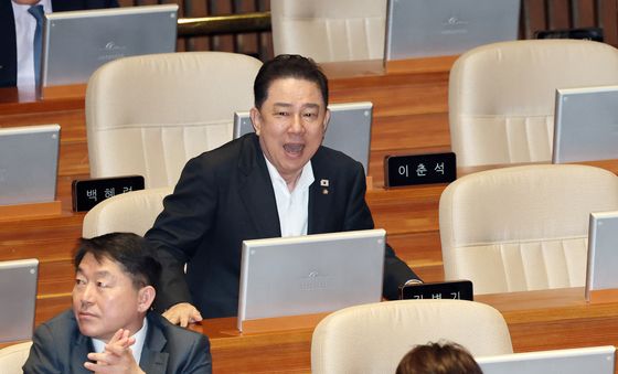 본회의 참석한 김병기