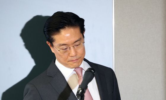 기자간담회 입장하는 전인석 대표