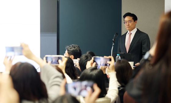 '전인석 대표에 쏠린 관심'