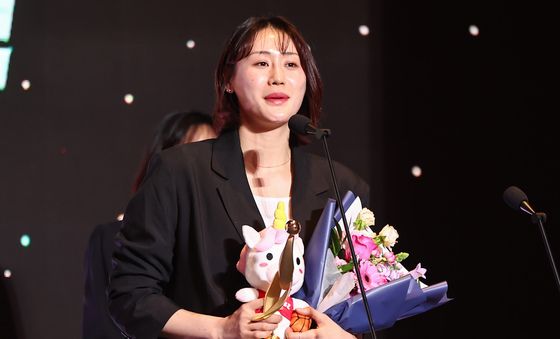 소감 밝히는 강이슬