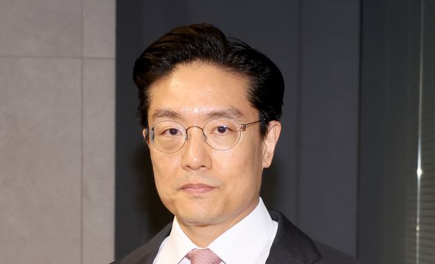 간담회장 입장하는 전인석 삼천당제약 대표